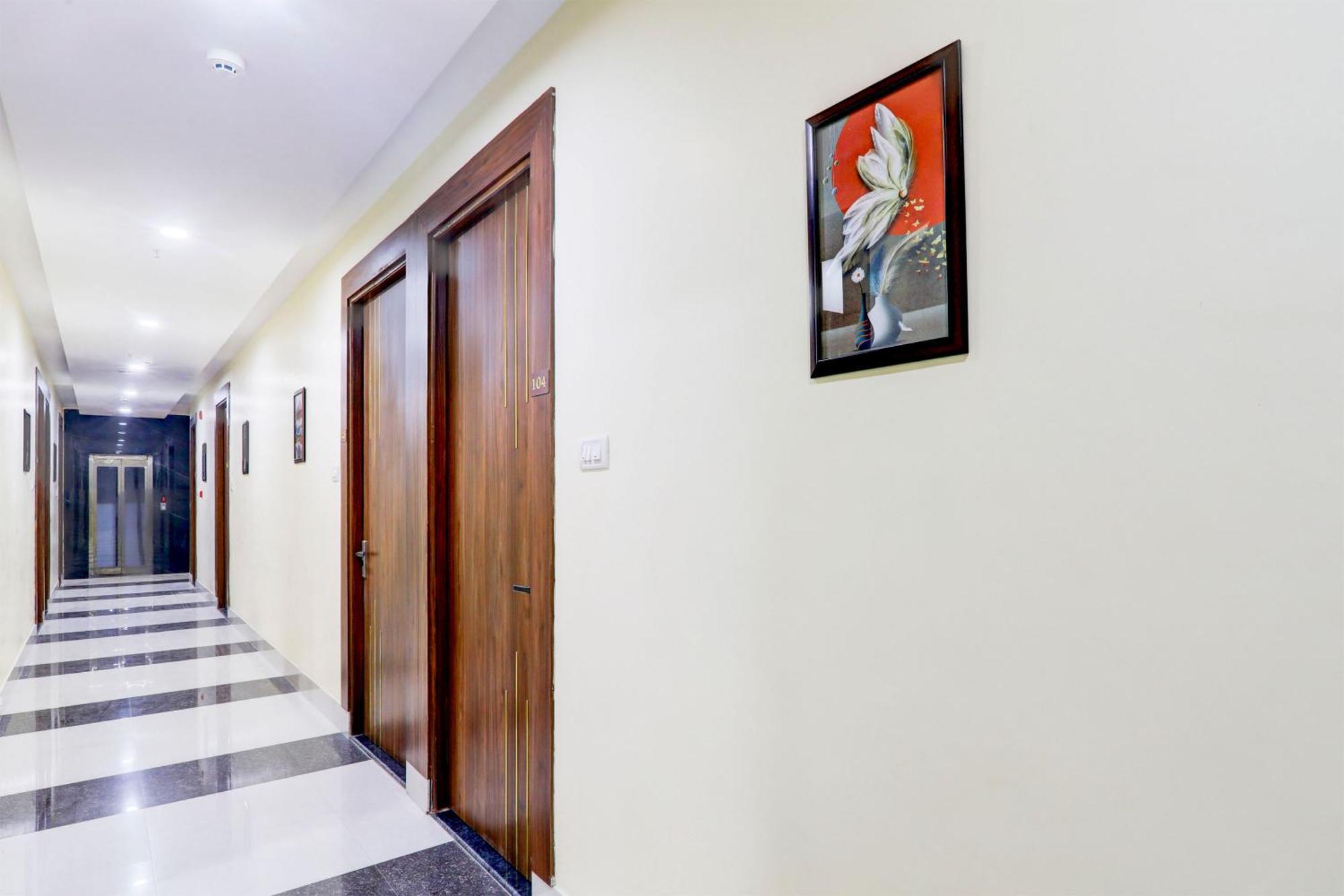 Super Townhouse Gls International Hotel Lucknow Buitenkant foto