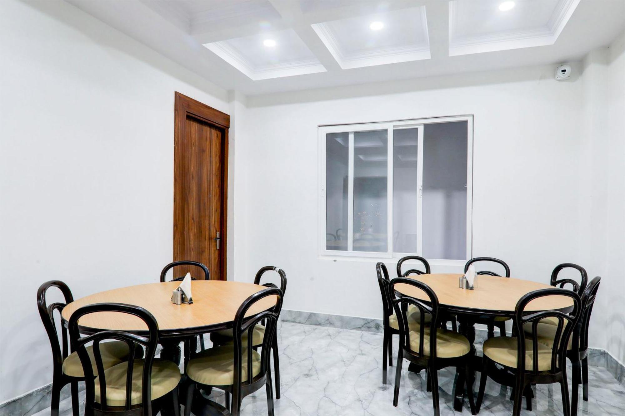 Super Townhouse Gls International Hotel Lucknow Buitenkant foto