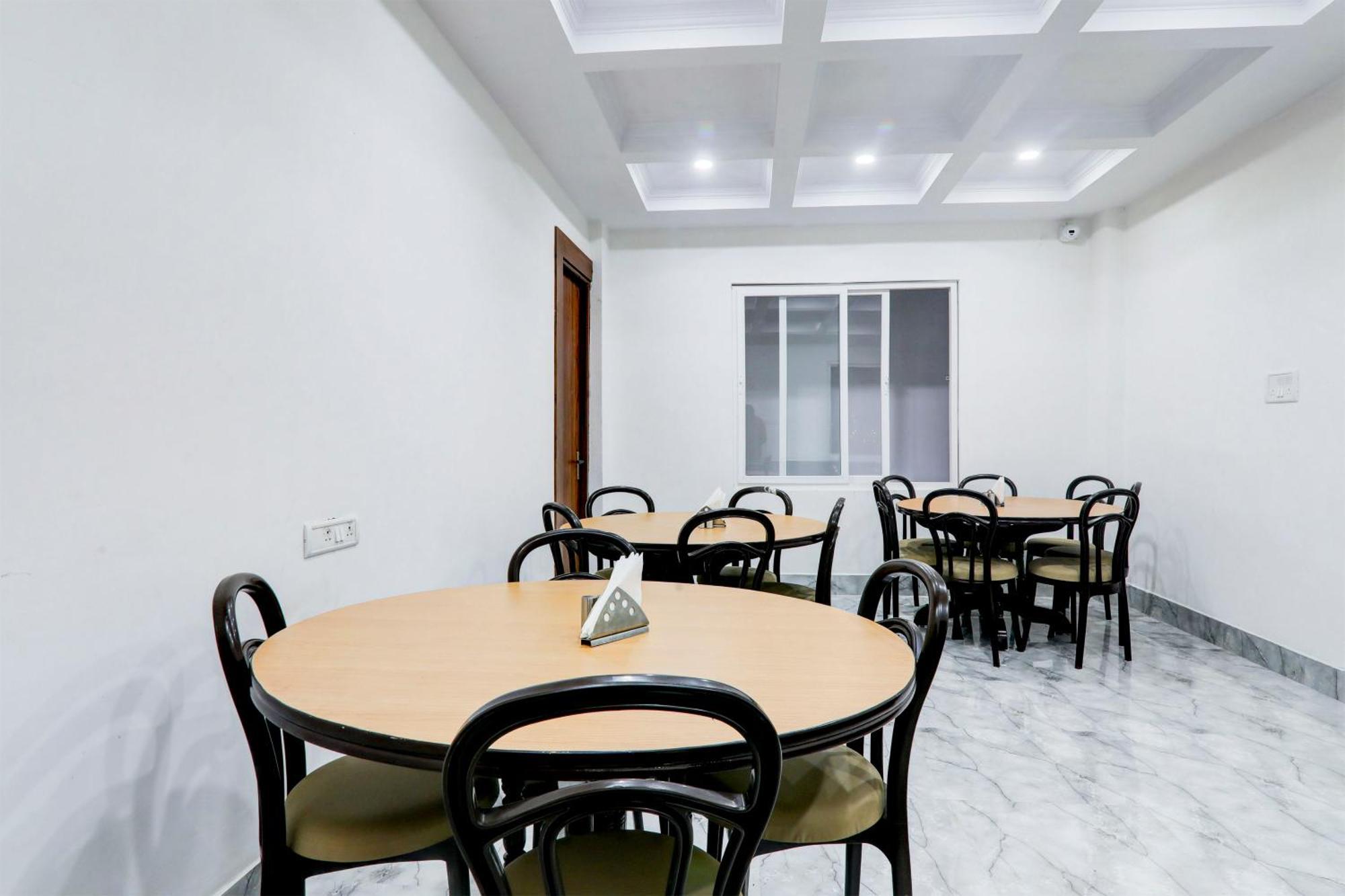 Super Townhouse Gls International Hotel Lucknow Buitenkant foto