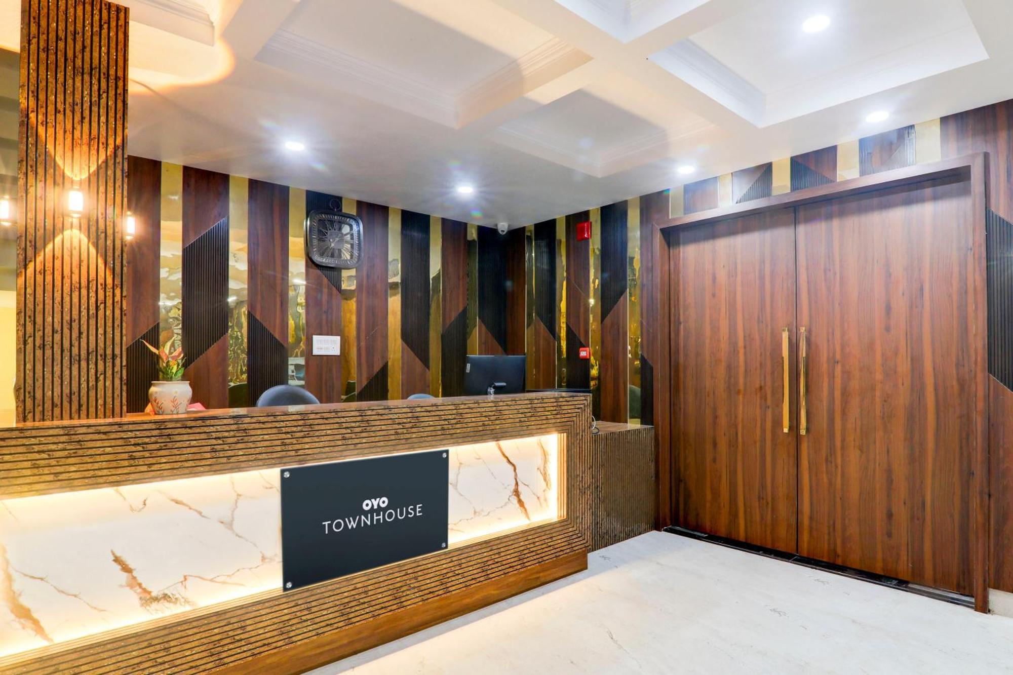 Super Townhouse Gls International Hotel Lucknow Buitenkant foto