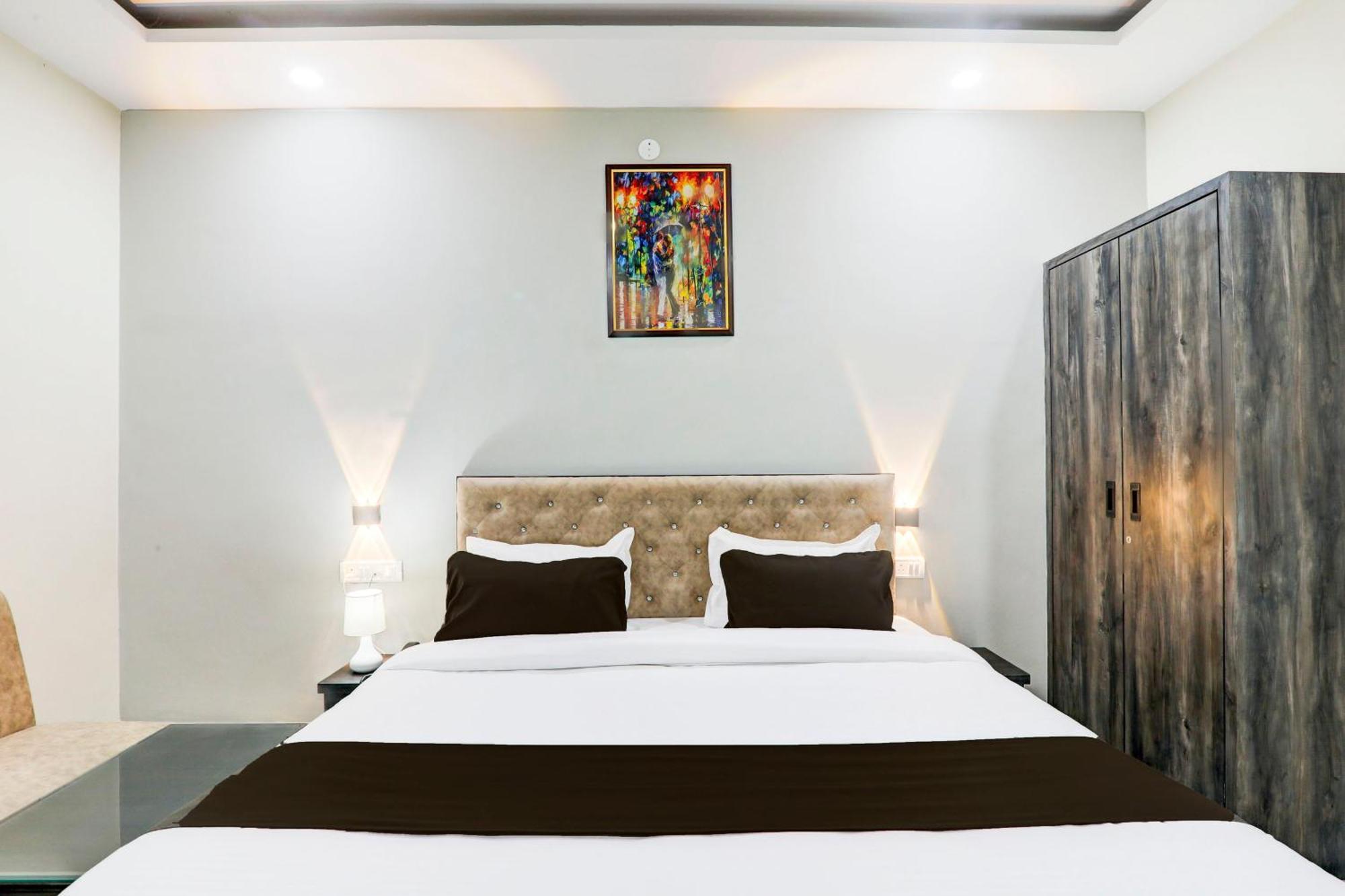 Super Townhouse Gls International Hotel Lucknow Buitenkant foto