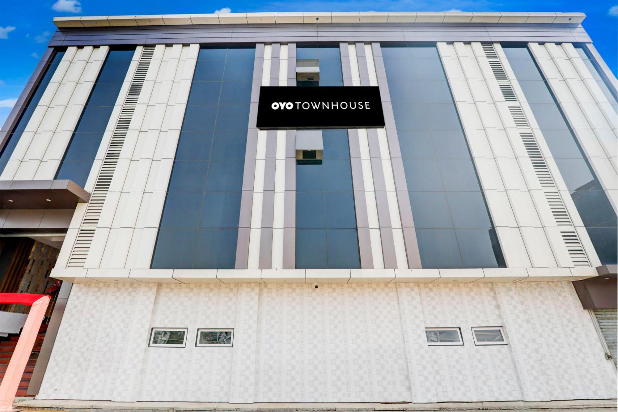 Super Townhouse Gls International Hotel Lucknow Buitenkant foto