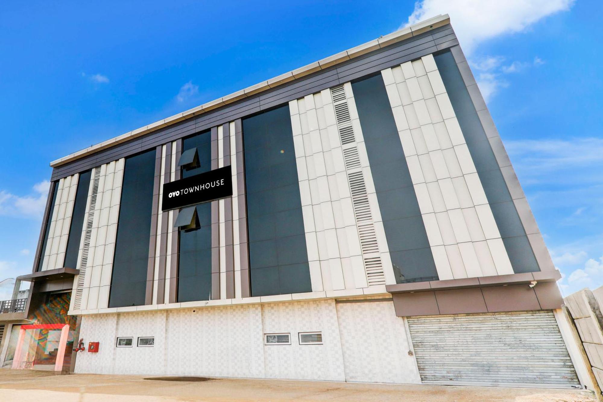 Super Townhouse Gls International Hotel Lucknow Buitenkant foto