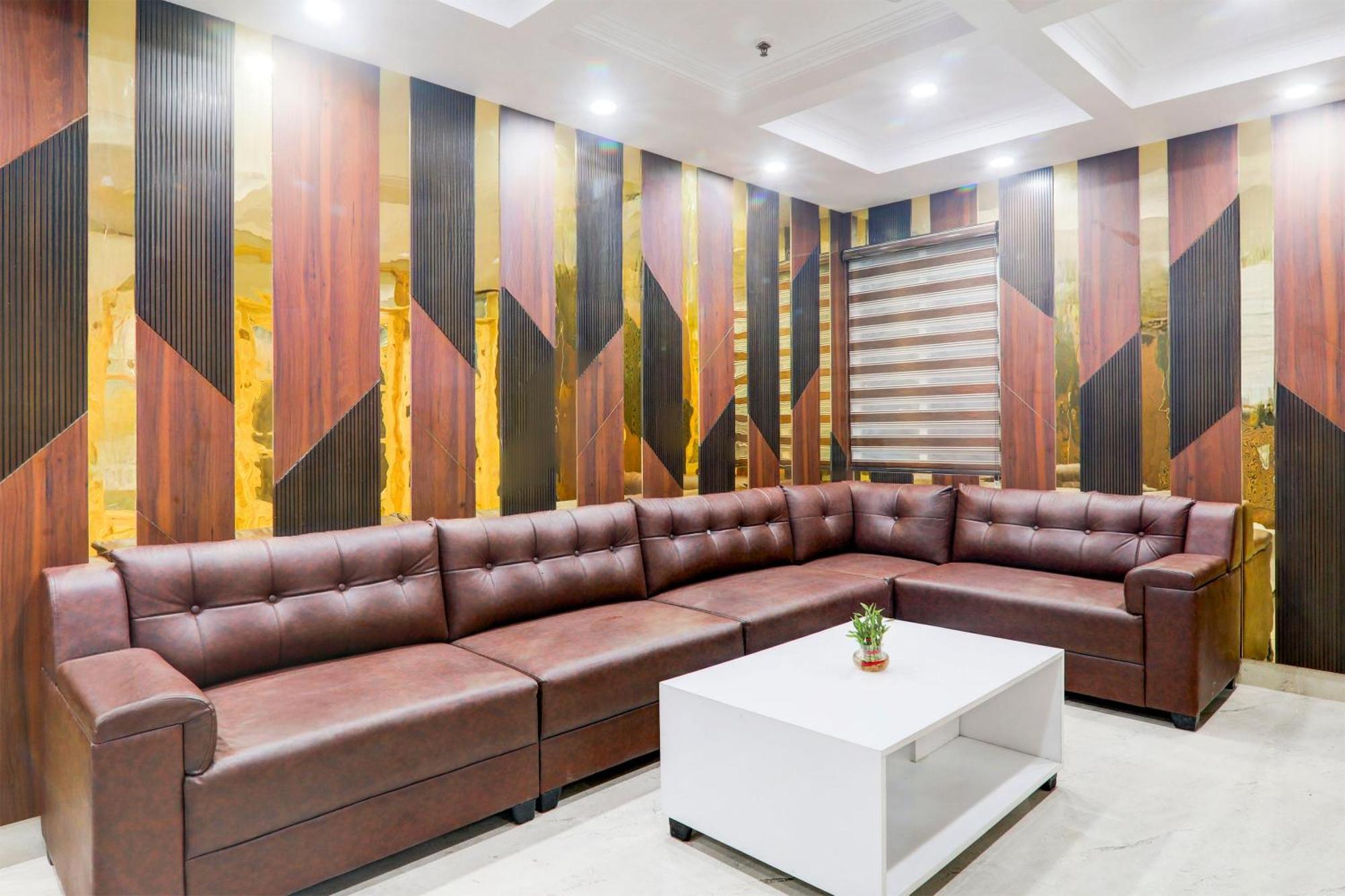 Super Townhouse Gls International Hotel Lucknow Buitenkant foto
