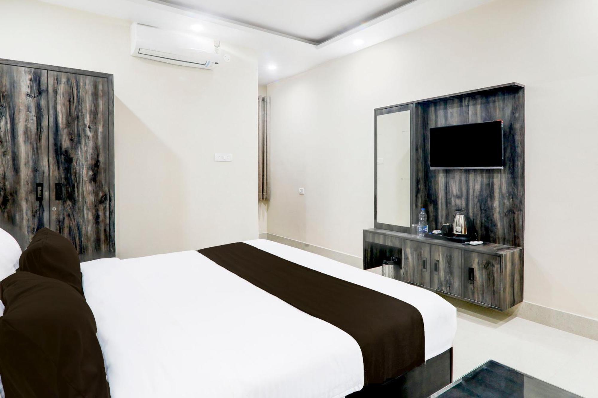 Super Townhouse Gls International Hotel Lucknow Buitenkant foto
