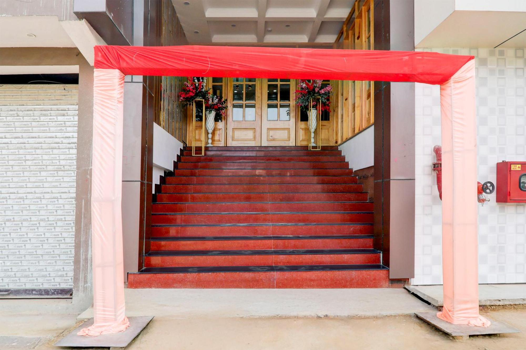Super Townhouse Gls International Hotel Lucknow Buitenkant foto