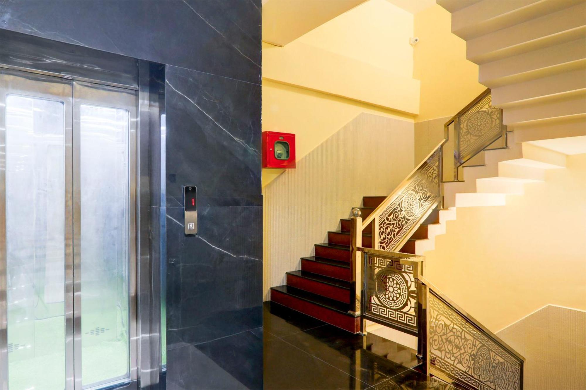 Super Townhouse Gls International Hotel Lucknow Buitenkant foto