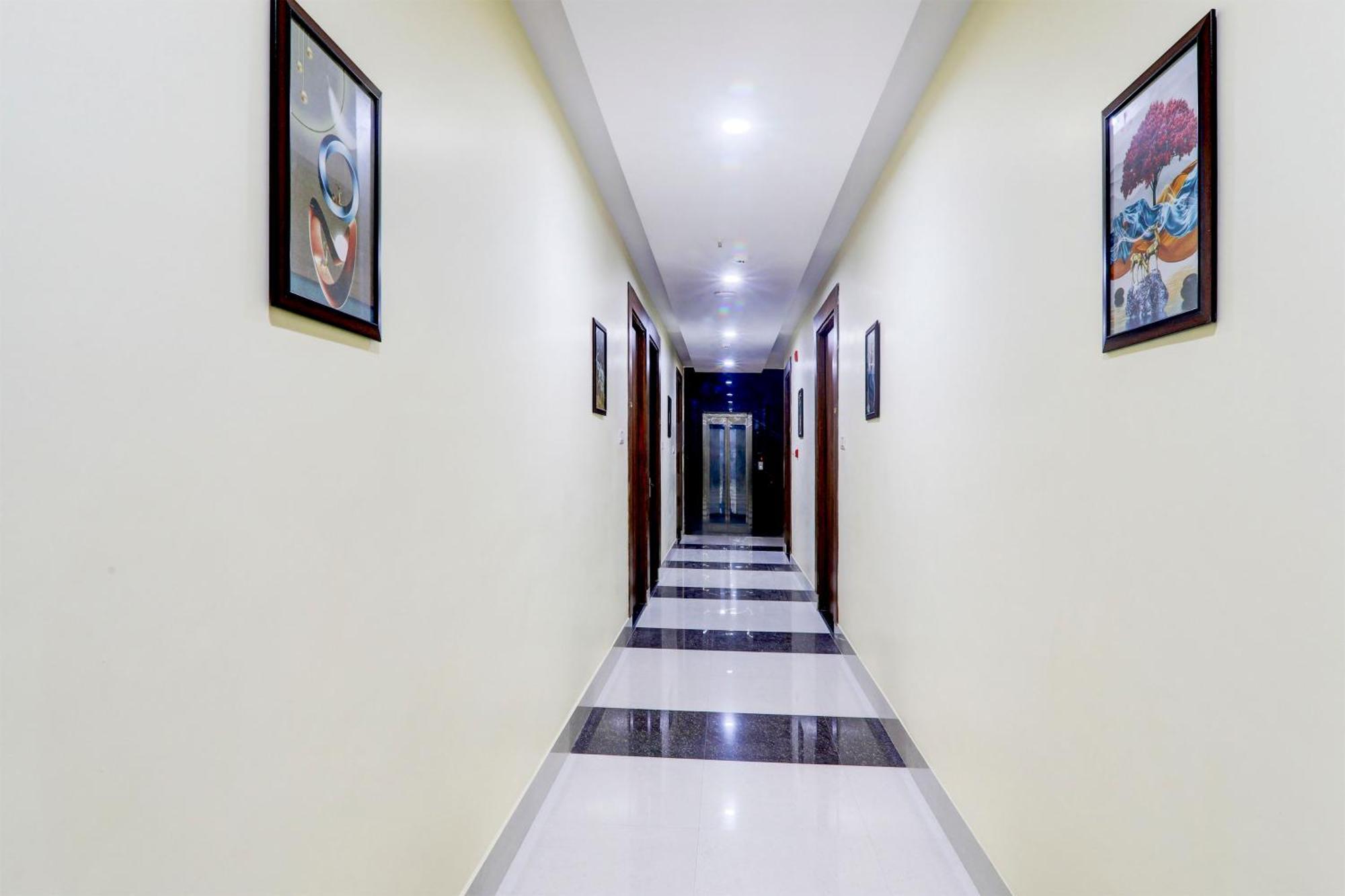 Super Townhouse Gls International Hotel Lucknow Buitenkant foto